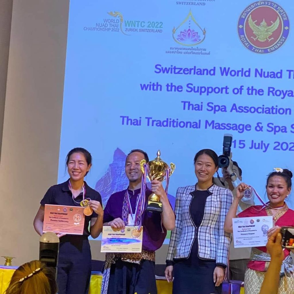 スイス大会優勝時の表彰大会アップ写真